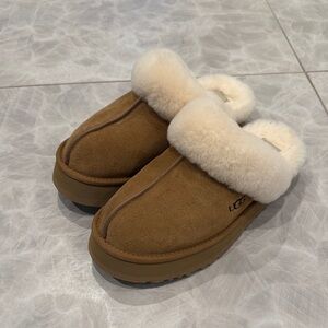 Ugg Disquette size 9 like new